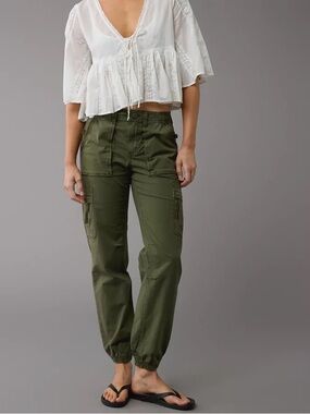 American Eagle Snappy Stretch Olive Green Baggy Cargo Jogger Size 4 Long
